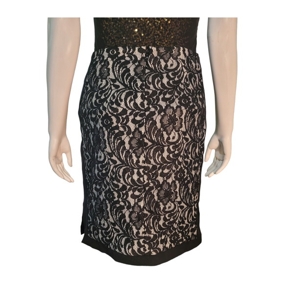WORTHINGTON Black Lace Pencil Skirt Sz 4P Petite Lined Floral Overlay Quietlux - Picture 10 of 10